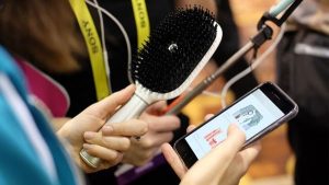 CES 2017 - smart hairbrush